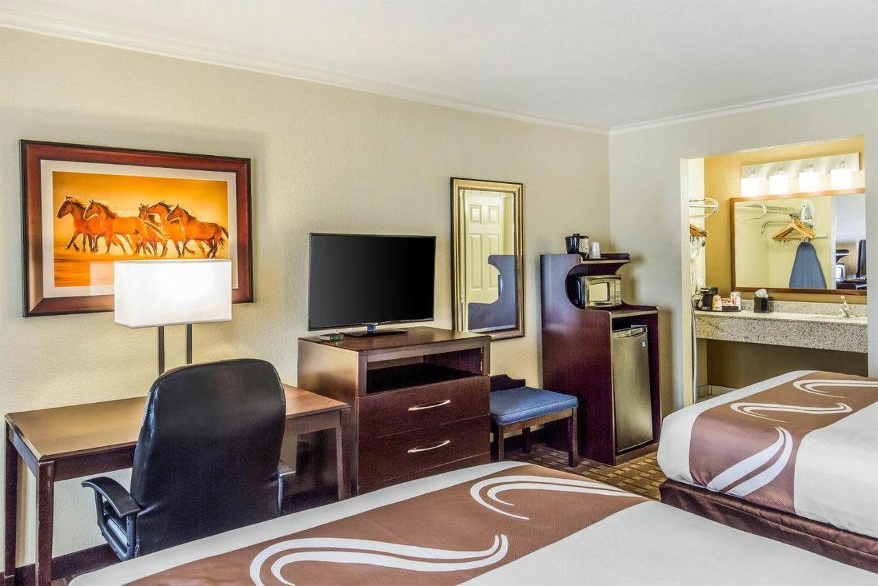 Coratel West Airport Hotel Wichita