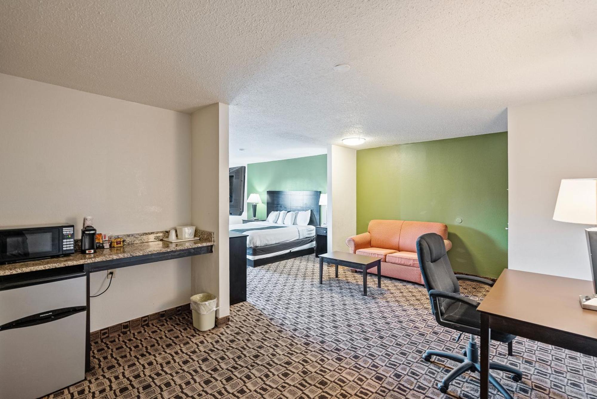 Hotel Coratel West Airport 3*