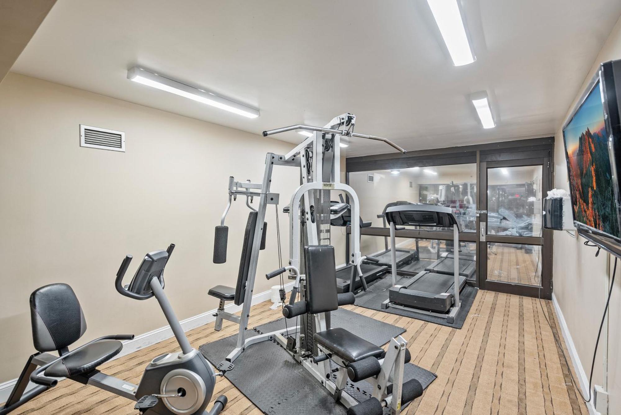 Coratel West Airport Hotel Wichita